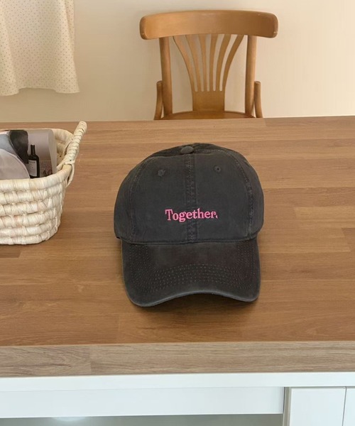 Teem Store（チームストア）の「【Together.】配色レタリング刺繍キャップ（キャップ・レディース・ネイビー/ベージュ/チャコール/ピンク/ブラック/ワイン・F）」の12枚目の写真