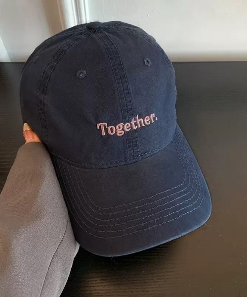Teem Store（チームストア）の「【Together.】配色レタリング刺繍キャップ（キャップ・レディース・ネイビー/ベージュ/チャコール/ピンク/ブラック/ワイン・F）」の17枚目の写真