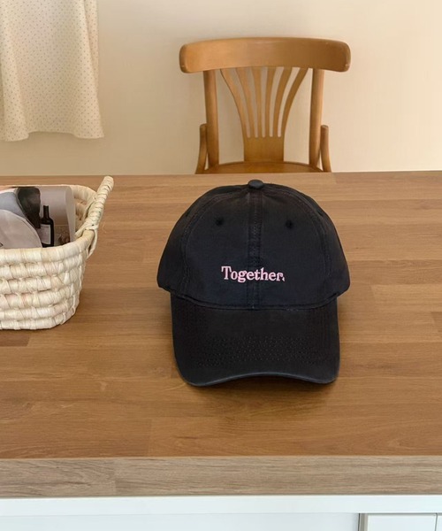 Teem Store（チームストア）の「【Together.】配色レタリング刺繍キャップ（キャップ・レディース・ネイビー/ベージュ/チャコール/ピンク/ブラック/ワイン・F）」の15枚目の写真