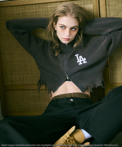 BACK TO THE FIELD（バック トゥー ザ フィールド）の「【MLB】ハーフZIPショートニット（ニット/セーター・レディース・ベージュ/ネイビー/グレー・FREE）」の2枚目の写真