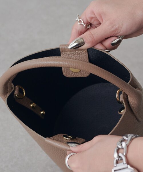 Lui's（ルイス）の「MILLELA FIRENZE ハンドバッグ（ハンドバッグ・レディース・ブラック/グレイッシュベージュ・FREE）」の6枚目の写真