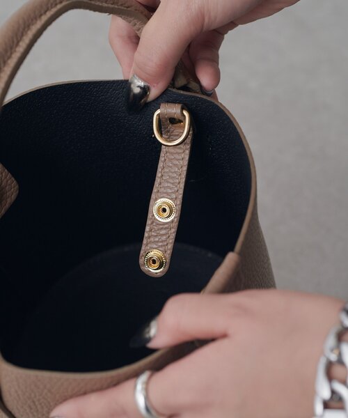 Lui's（ルイス）の「MILLELA FIRENZE ハンドバッグ（ハンドバッグ・レディース・ブラック/グレイッシュベージュ・FREE）」の5枚目の写真