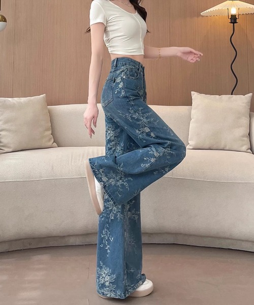 ampm(エーエムピーエム)の「フラワープリント ハイウエストワイドデニムパンツ(デニムパンツ・レディース・ブルー・S/M/L)」の1枚目の写真