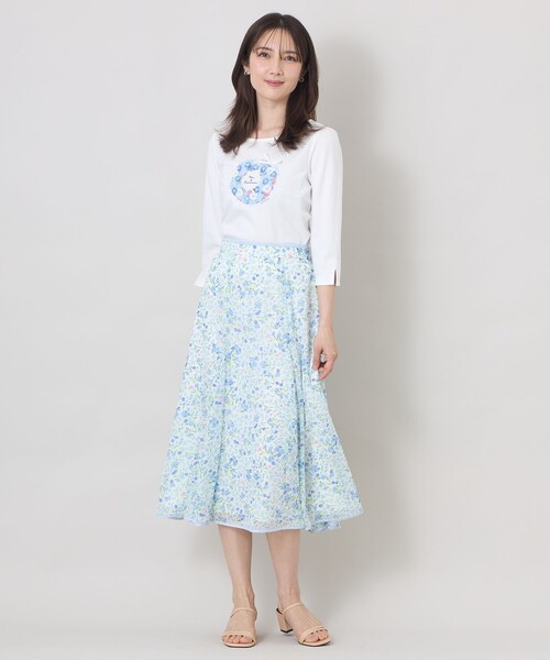 TO BE CHIC(トゥー ビー シック)の「フルールモチーフ カットソー(Tシャツ/カットソー・レディース・オフホワイト/ブラック・42/40)」の3枚目の写真