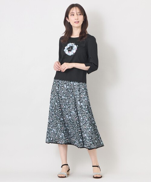 TO BE CHIC(トゥー ビー シック)の「フルールモチーフ カットソー(Tシャツ/カットソー・レディース・オフホワイト/ブラック・42/40)」の4枚目の写真