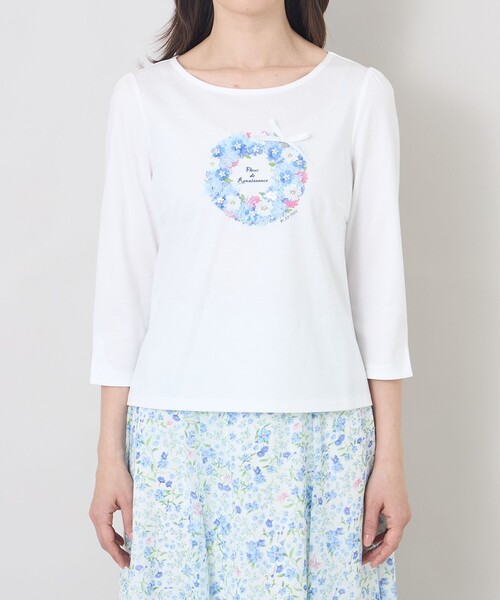 TO BE CHIC(トゥー ビー シック)の「フルールモチーフ カットソー(Tシャツ/カットソー・レディース・オフホワイト/ブラック・42/40)」の5枚目の写真