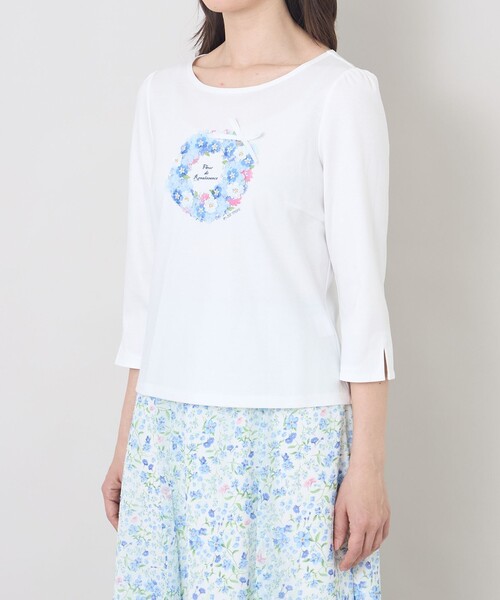 TO BE CHIC(トゥー ビー シック)の「フルールモチーフ カットソー(Tシャツ/カットソー・レディース・オフホワイト/ブラック・42/40)」の6枚目の写真