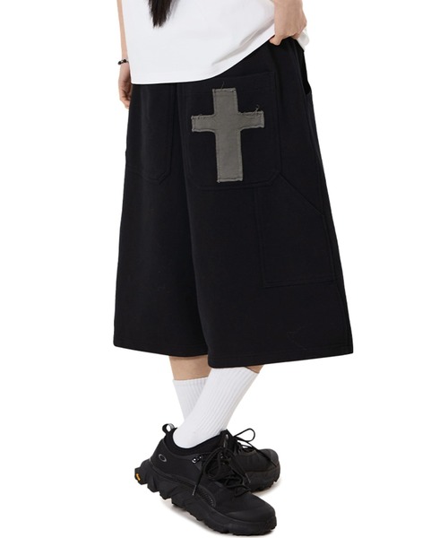 OY(オーワイ)の「『OY/オーワイ』CROSS PATCH SWEAT SHORTS/クロスパッチショートパンツ(スウェットパンツ・メンズ・ブラック/グレー・M/L)」の1枚目の写真