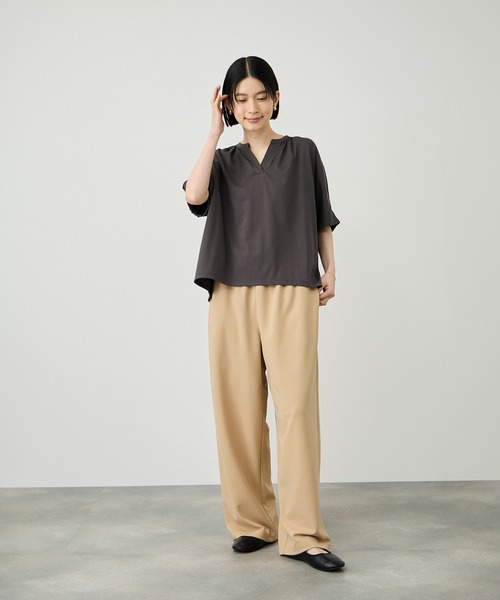 Mac-House（マックハウス）の「【Idnes / イドネス】シルケット バックギャザー スキッパーカットソー（Tシャツ/カットソー・レディース・ベージュ/ブルー/ブラック・FREE）」の5枚目の写真