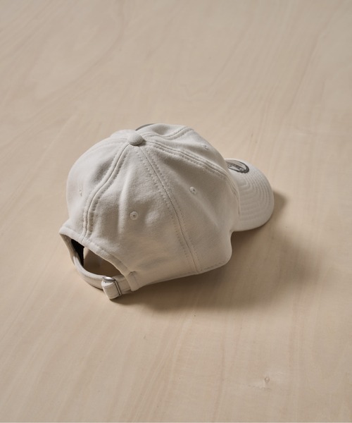 REMI RELIEF（レミレリーフ）の「REMI RELIEF（レミレリーフ）x NEW ERA(N.Y)（キャップ・メンズ・ホワイト/ブラック・FREE）」の3枚目の写真