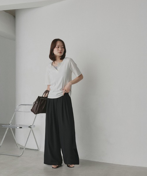 ad thie(アドティエ)の「CICA配合 ヘンリーネック リブトップス(Tシャツ/カットソー・レディース・オフホワイト/ブラック・FREE)」の12枚目の写真