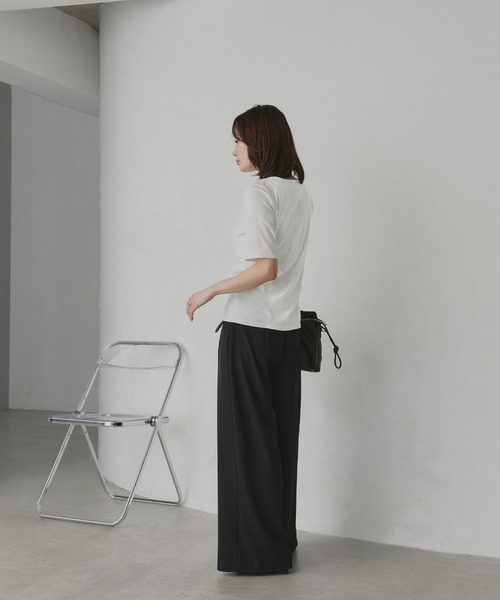 ad thie(アドティエ)の「CICA配合 ヘンリーネック リブトップス(Tシャツ/カットソー・レディース・オフホワイト/ブラック・FREE)」の13枚目の写真