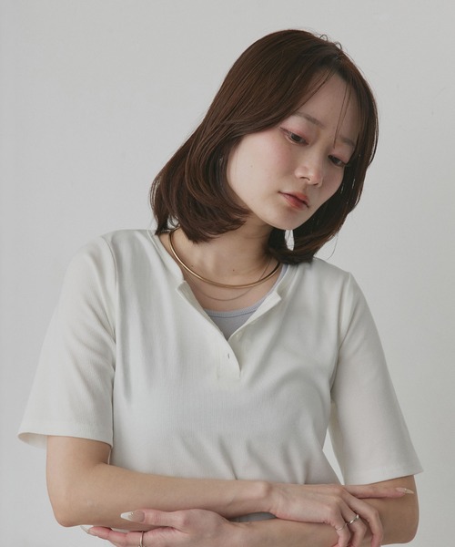 ad thie(アドティエ)の「CICA配合 ヘンリーネック リブトップス(Tシャツ/カットソー・レディース・オフホワイト/ブラック・FREE)」の15枚目の写真