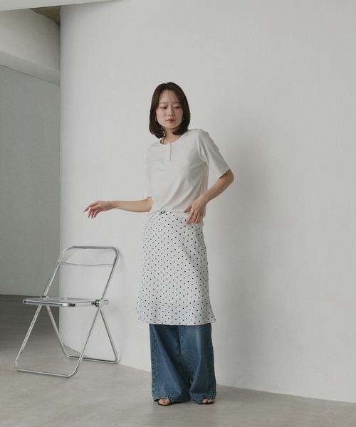 ad thie(アドティエ)の「CICA配合 ヘンリーネック リブトップス(Tシャツ/カットソー・レディース・オフホワイト/ブラック・FREE)」の17枚目の写真