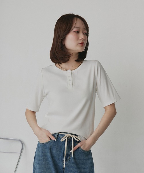 ad thie(アドティエ)の「CICA配合 ヘンリーネック リブトップス(Tシャツ/カットソー・レディース・オフホワイト/ブラック・FREE)」の20枚目の写真