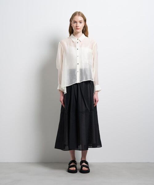 LANVIN en Bleu(ランバンオンブルー)の「セミシアーフレアシャツ(シャツ/ブラウス・レディース・チャコールグレー/オフホワイト/ブラック/ベージュ・38)」の13枚目の写真