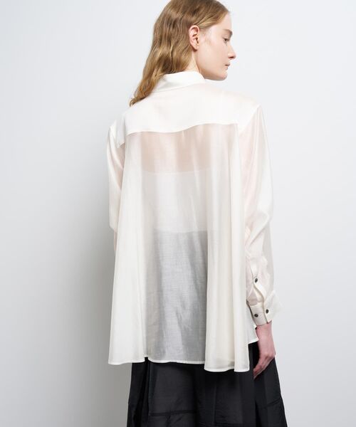 LANVIN en Bleu(ランバンオンブルー)の「セミシアーフレアシャツ(シャツ/ブラウス・レディース・チャコールグレー/オフホワイト/ブラック/ベージュ・38)」の19枚目の写真