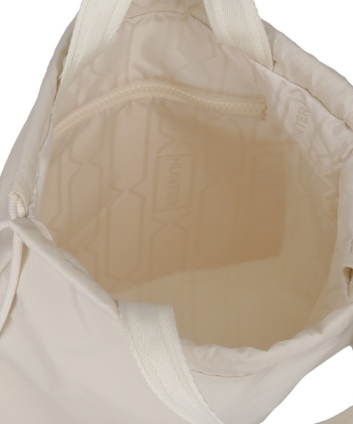 ELLEgirl(エルガール)の「HUNTER TRAVEL DRAWSTRING BACKPAC(バックパック/リュック・レディース・ホワイト/ブラック・FREE)」の8枚目の写真