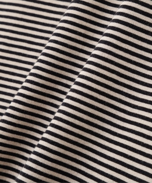 MARGARET HOWELL（マーガレットハウエル）の「COTTON MINI STRIPE JERSEY（Tシャツ/カットソー・レディース・ブラック/ネイビー・2）」の8枚目の写真