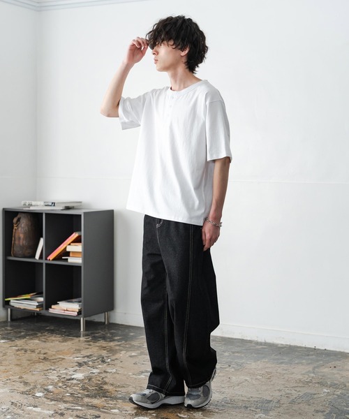 Rocky Monroe（ロッキーモンロー）の「ケミカル加工 短丈 クロップド ショート丈半袖コットンヘンリーネックTシャツ（Tシャツ/カットソー・メンズ・ホワイト/ブラック/ブラック系・XL/M/L）」の19枚目の写真