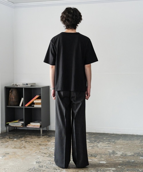 Rocky Monroe（ロッキーモンロー）の「ケミカル加工 短丈 クロップド ショート丈半袖コットンヘンリーネックTシャツ（Tシャツ/カットソー・メンズ・ホワイト/ブラック/ブラック系・XL/M/L）」の16枚目の写真