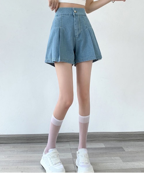 &soiree(アンドソワレ)の「プリーツデザインショートデニムパンツ(デニムパンツ・レディース・ブルー/インディゴブルー・MEDIUM/LARGE/X-LARGE)」の6枚目の写真