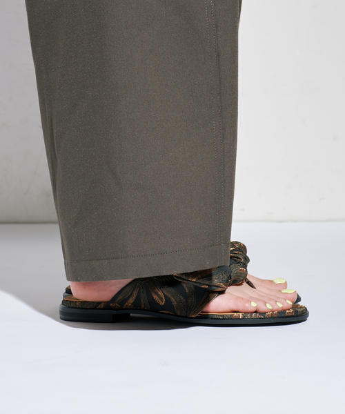 GRISE(グリーズ)の「《/WEB+一部店舗限定》GRISE BOW THONG サンダル(サンダル・レディース・ブラック/グリーン/キャメル・MEDIUM/SMALL/X-LARGE/LARGE)」の5枚目の写真