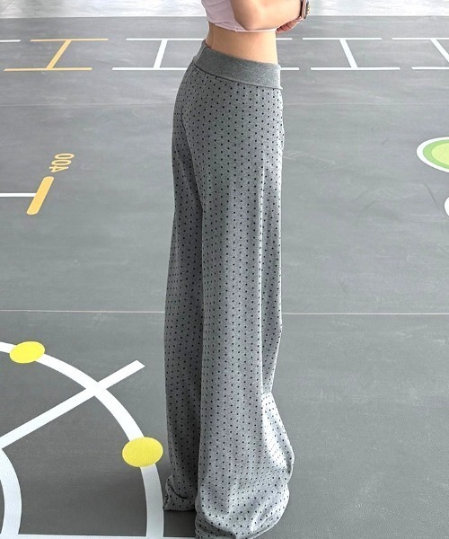 Vipoa(ヴィポア)の「Polka dot straight flare pants(その他パンツ・レディース・ブラウン/ネイビー/グレー・FREE)」の2枚目の写真