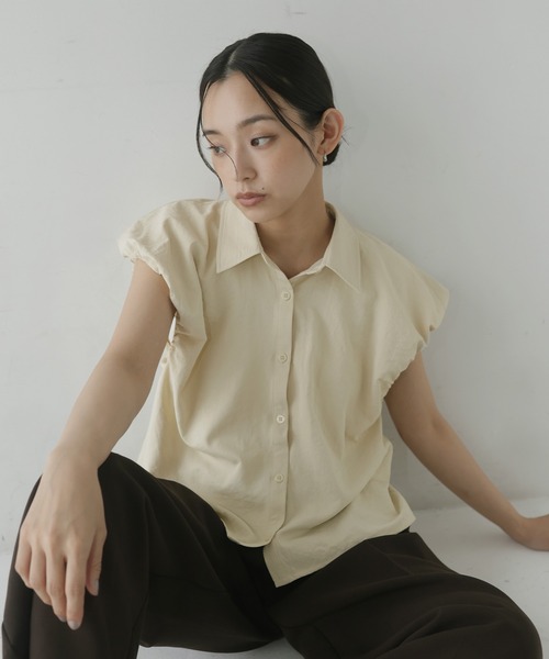 hellam(へラム)の「バルーンスリーブノースリーブシャツ(シャツ/ブラウス・レディース・ブラウン/アイボリー/チャコール/イエロー・FREE)」の4枚目の写真