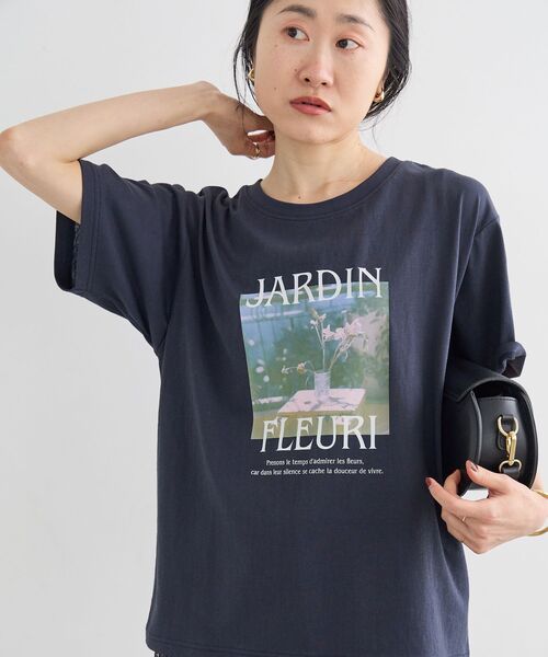le.coeur blanc(ルクールブラン)の「JARDIN FLEURIフォトTEE(Tシャツ/カットソー・レディース・ベージュ/ネイビー/オフホワイト・38)」の3枚目の写真