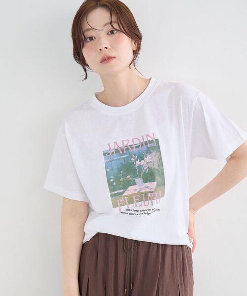 le.coeur blanc(ルクールブラン)の「JARDIN FLEURIフォトTEE(Tシャツ/カットソー・レディース・ベージュ/ネイビー/オフホワイト・38)」の6枚目の写真