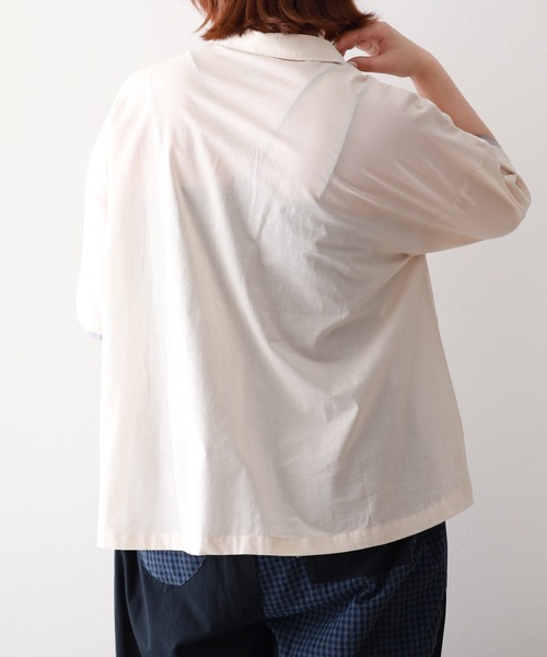 Emago（イマゴ）の「EMAGO ﾋﾟﾝﾀｯｸ花刺繍ｼｬﾂ 5分袖（シャツ/ブラウス・レディース・ネイビー/ホワイト/ベージュ・FREE）」の19枚目の写真