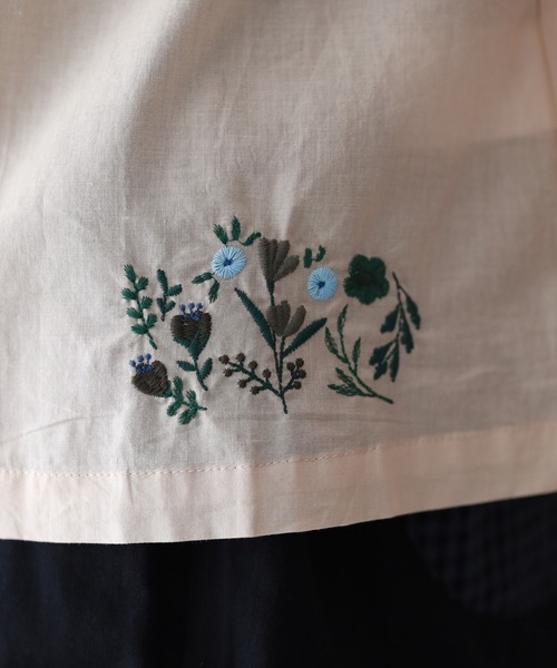 Emago（イマゴ）の「EMAGO ﾋﾟﾝﾀｯｸ花刺繍ｼｬﾂ 5分袖（シャツ/ブラウス・レディース・ネイビー/ホワイト/ベージュ・FREE）」の11枚目の写真