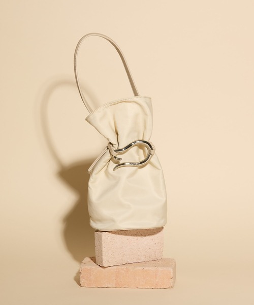 LE VERNIS（ル・ベルニ）の「LE VERNIS(ル・ベルニ)Poire bucket bag S（ハンドバッグ・レディース・グレー/ブラック/ホワイト/ブラウン・FREE）」の7枚目の写真