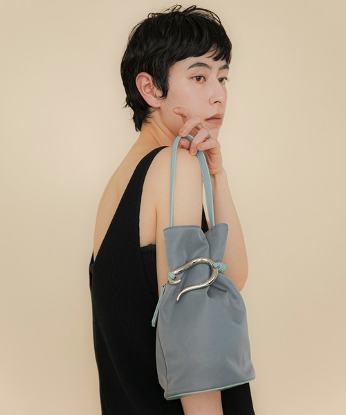 LE VERNIS（ル・ベルニ）の「LE VERNIS(ル・ベルニ)Poire bucket bag S（ハンドバッグ・レディース・グレー/ブラック/ホワイト/ブラウン・FREE）」の11枚目の写真