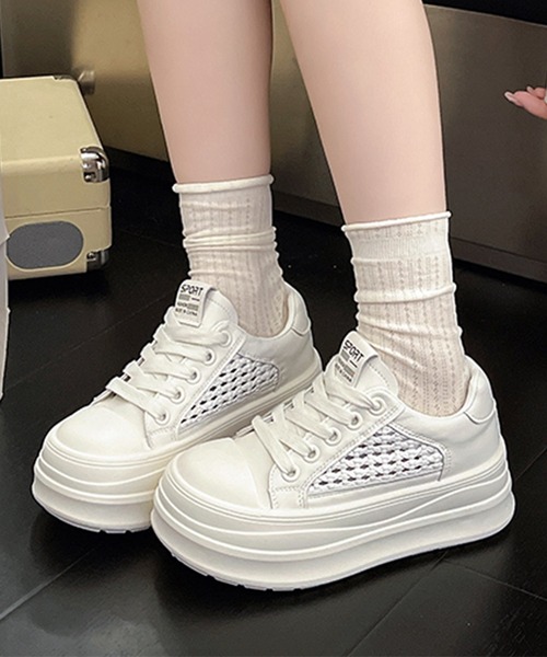 Lace Ladies(レースレディース)の「メッシュ編み レースアップ 厚底 ボリューム スニーカー(スニーカー・レディース・ホワイト/ブラック・23cm/22.5cm/24cm/23.5cm/25cm/24.5cm)」の2枚目の写真