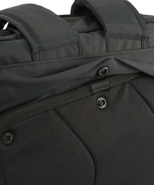 ace.（エース）の「フィッテムライト リュックサック  A4サイズ 13.3インチ収納 12L 20391（ビジネスバッグ・レディース・ブラック/ダークグレー・FREE）」の5枚目の写真