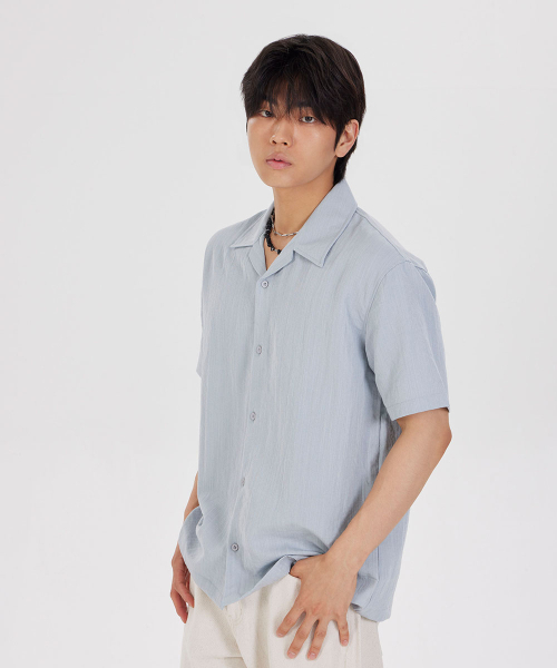 MAKEITTO(メイキット)の「ミニマルオープンカラー半袖シャツ_スカイブルー(シャツ/ブラウス・メンズ・スカイブルー・LARGE/X-LARGE/XX-LARGE/MEDIUM)」の2枚目の写真