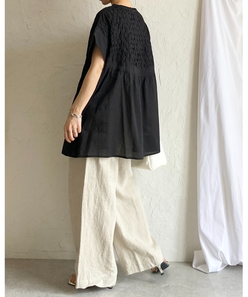 She's Closet（シーズクローゼット）の「フレンチスリーブインド綿100%スモッキング刺繍フレアブラウス（シャツ/ブラウス・レディース・ブラック/ホワイト・FREE）」の13枚目の写真