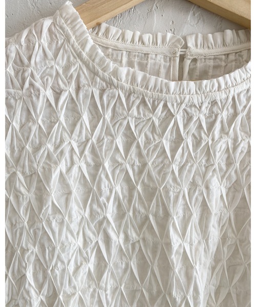 She's Closet（シーズクローゼット）の「フレンチスリーブインド綿100%スモッキング刺繍フレアブラウス（シャツ/ブラウス・レディース・ブラック/ホワイト・FREE）」の4枚目の写真