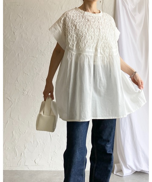She's Closet（シーズクローゼット）の「フレンチスリーブインド綿100%スモッキング刺繍フレアブラウス（シャツ/ブラウス・レディース・ブラック/ホワイト・FREE）」の7枚目の写真