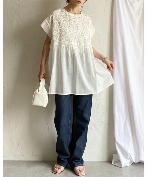 She's Closet（シーズクローゼット）の「フレンチスリーブインド綿100%スモッキング刺繍フレアブラウス（シャツ/ブラウス・レディース・ブラック/ホワイト・FREE）」の8枚目の写真