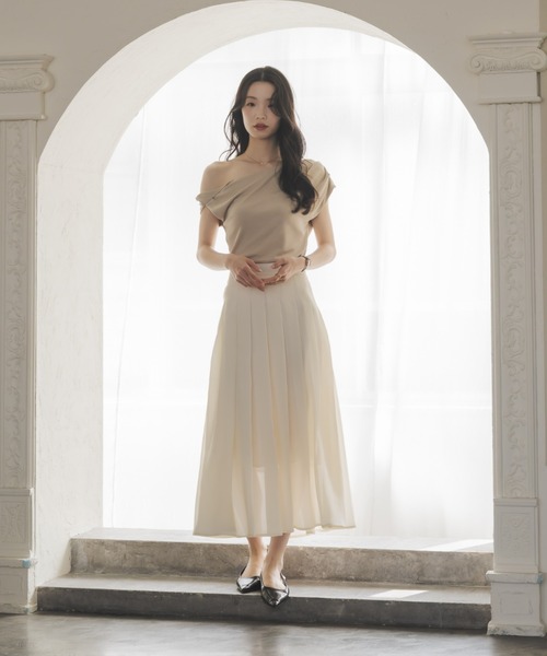 NEUNA(ヌナ)の「【裏地付きで安心&上品に】シアープリーツミディスカート(スカート・レディース・ブラック/アイボリー・FREE)」の9枚目の写真