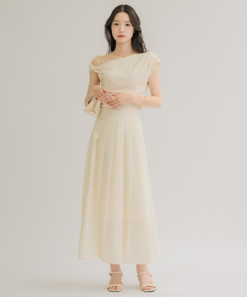 NEUNA(ヌナ)の「【裏地付きで安心&上品に】シアープリーツミディスカート(スカート・レディース・ブラック/アイボリー・FREE)」の13枚目の写真
