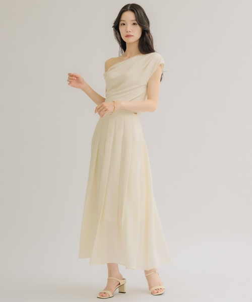 NEUNA(ヌナ)の「【裏地付きで安心&上品に】シアープリーツミディスカート(スカート・レディース・ブラック/アイボリー・FREE)」の15枚目の写真