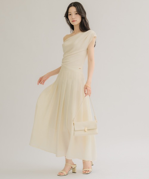 NEUNA(ヌナ)の「【裏地付きで安心&上品に】シアープリーツミディスカート(スカート・レディース・ブラック/アイボリー・FREE)」の16枚目の写真