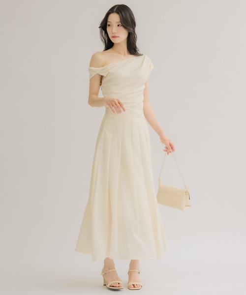 NEUNA(ヌナ)の「【裏地付きで安心&上品に】シアープリーツミディスカート(スカート・レディース・ブラック/アイボリー・FREE)」の14枚目の写真