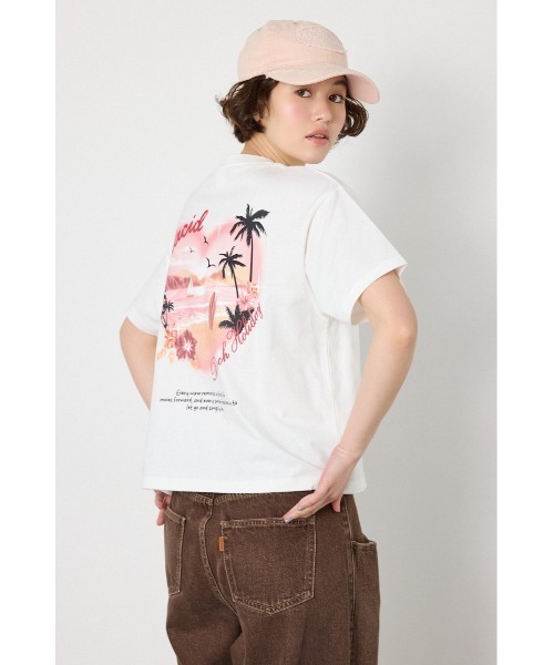 RODEO CROWNS WIDE BOWL(ロデオクラウンズワイドボウル)の「ビーチ柄Tシャツ(Tシャツ/カットソー・レディース・オフホワイト/オレンジ/ブラック・SMALL/MEDIUM)」の2枚目の写真