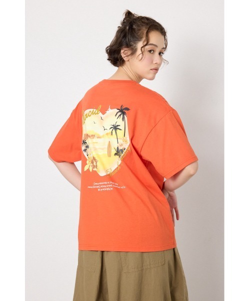 RODEO CROWNS WIDE BOWL(ロデオクラウンズワイドボウル)の「ビーチ柄Tシャツ(Tシャツ/カットソー・レディース・オフホワイト/オレンジ/ブラック・SMALL/MEDIUM)」の1枚目の写真
