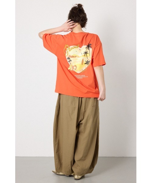 RODEO CROWNS WIDE BOWL(ロデオクラウンズワイドボウル)の「ビーチ柄Tシャツ(Tシャツ/カットソー・レディース・オフホワイト/オレンジ/ブラック・SMALL/MEDIUM)」の12枚目の写真